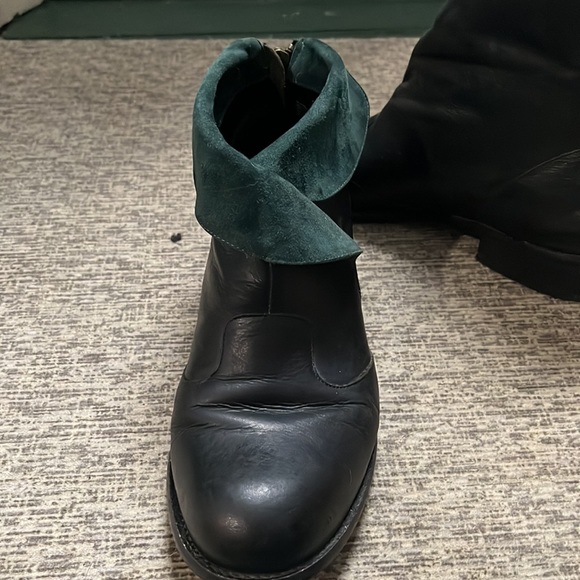 Black leather ankle boots, with suede rim - Picture 5 of 8